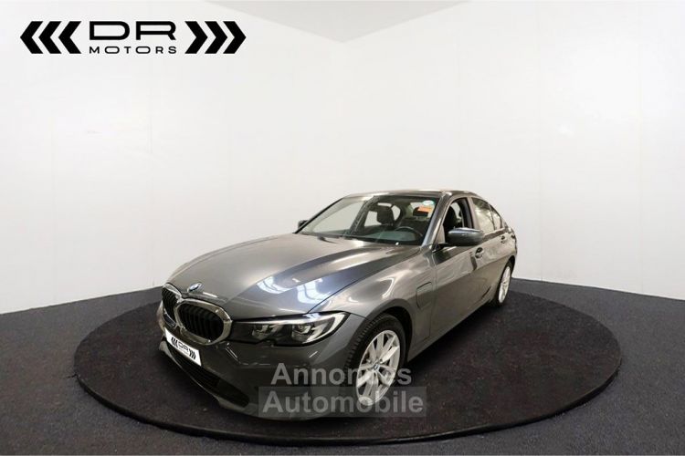 BMW Série 3 330 e ADVANTAGE - LEDER NAVI LED DAB HiFi - <small></small> 28.995 € <small>TTC</small> - #1