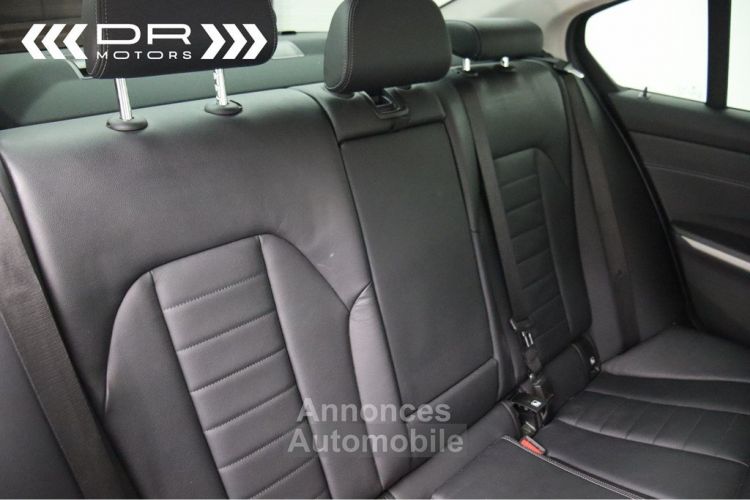 BMW Série 3 330 e ADVANTAGE - LEDER NAVI LED DAB HiFi - <small></small> 28.995 € <small>TTC</small> - #14