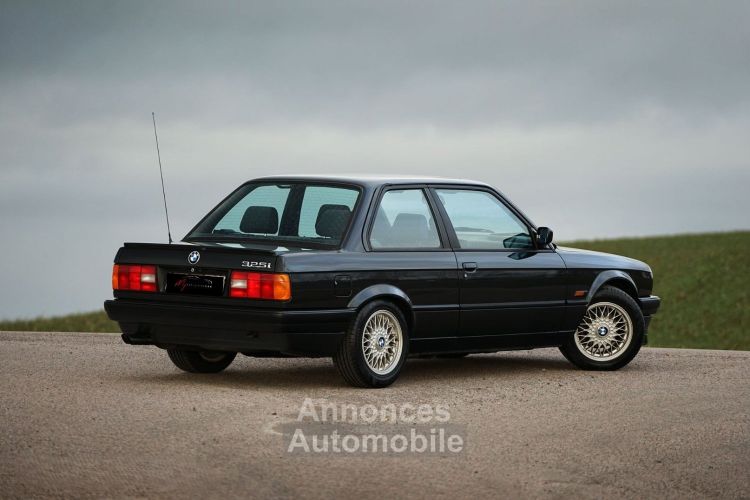 BMW Série 3 BMW E30 325i 2.5L M20B25 170ch - 59.900 kms - Carnet d'origine complet - Boite Manuelle - Toit Ouvrant - Sièges chauffants - <small></small> 55.990 € <small>TTC</small> - #4