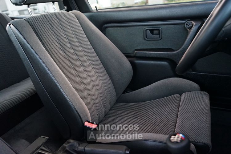 BMW Série 3 BMW E30 325i 2.5L M20B25 170ch - 59.900 kms - Carnet d'origine complet - Boite Manuelle - Toit Ouvrant - Sièges chauffants - <small></small> 55.990 € <small>TTC</small> - #11