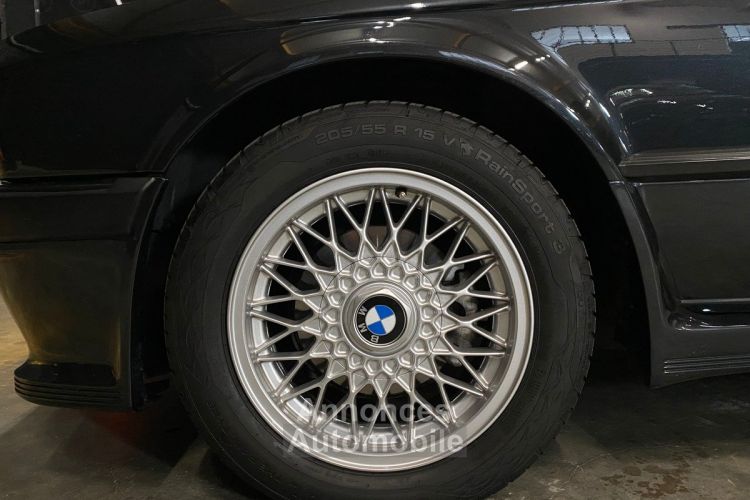 BMW Série 3 E30 325i 2.5 171Ch M TECH - Factures origine disponibles - - <small></small> 29.490 € <small>TTC</small> - #17