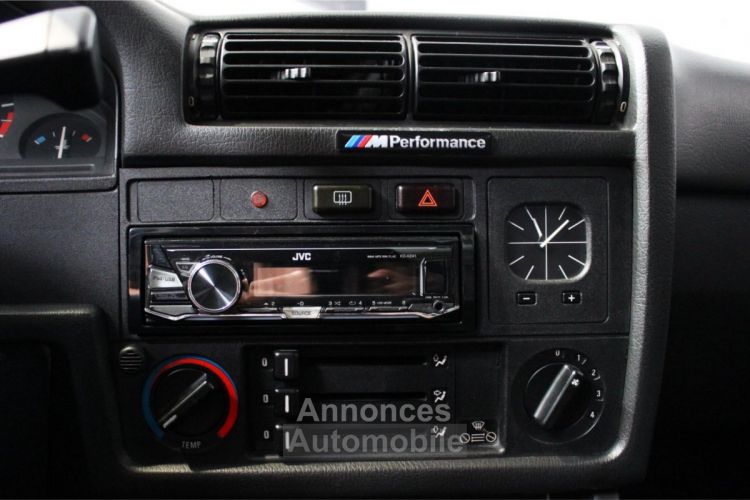 BMW Série 3 SERIE 318 is E30 136ch - <small></small> 19.990 € <small>TTC</small> - #13