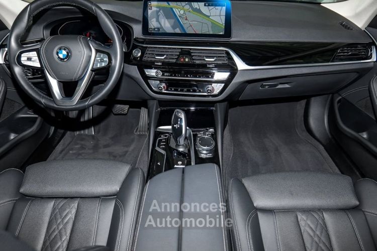 BMW Série 5 520i Touring LiveCockpitProf HeadUp - <small></small> 40.950 € <small>TTC</small> - #10