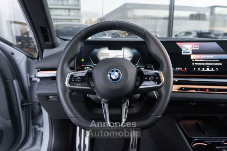 BMW Série 5 550 Saloon Msport B&W Sound HUD Sunroof ComfortPack - <small></small> 83.900 € <small>TTC</small> - #17