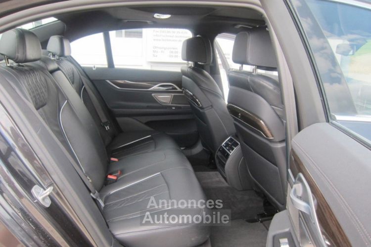 BMW Série 7  740D 3.0 320 EXCLUSIVE 06/2020 - <small></small> 64.990 € <small>TTC</small> - #3