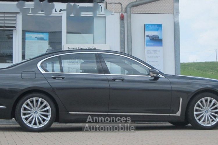 BMW Série 7  740D 3.0 320 EXCLUSIVE 06/2020 - <small></small> 64.990 € <small>TTC</small> - #4