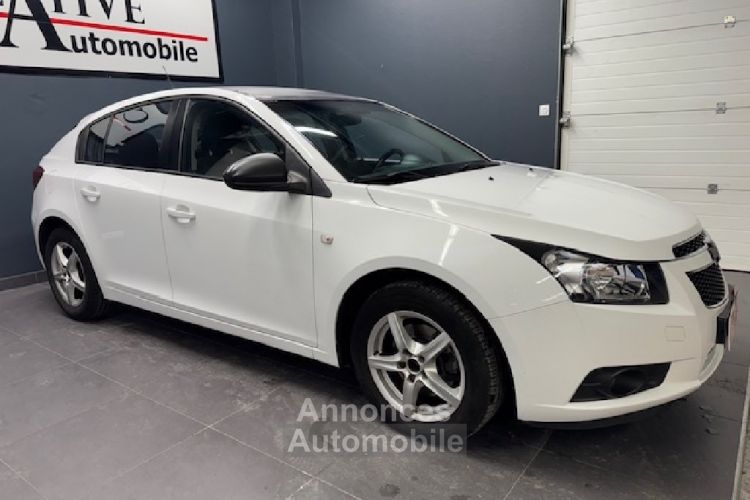 Chevrolet Cruze 1.7 VCDi 131 CV 1ERE MAIN - <small></small> 7.900 € <small>TTC</small> - #3