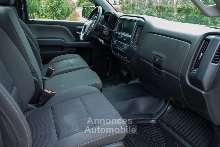 Chevrolet Silverado 5.3i V8 - HARDTOP - 3 PLAATSEN - LICHTE VRACHT - APPLE CARPLAY - CAMERA - XENON - TREKHAAK - <small></small> 35.999 € <small>TTC</small> - #16