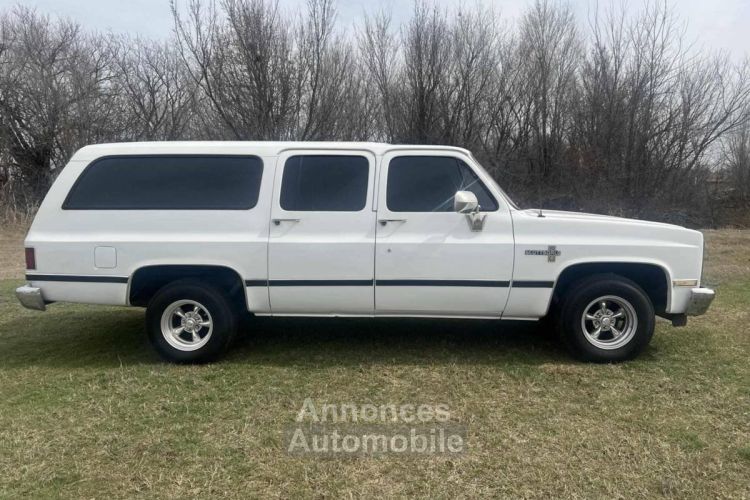 Chevrolet Suburban  - <small></small> 18.600 € <small>TTC</small> - #1