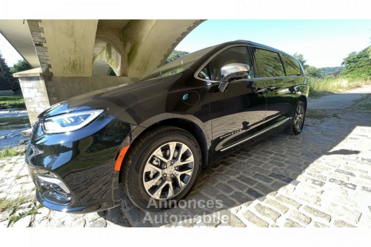Chrysler Pacifica Limited Pinnacle Hybrid - <small></small> 81.350 € <small></small> - #3
