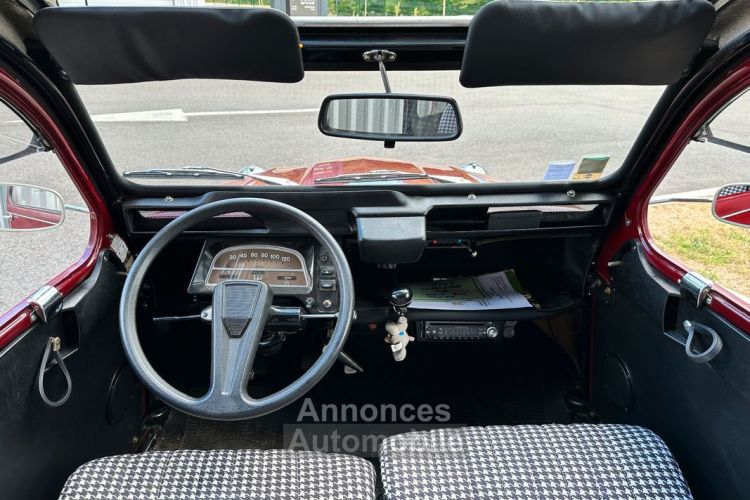 Citroen 2CV 2 CV Citroën Charleston 2CV6 29ch BVM4 Cabriolet 1988 4 places Très bel état général Dossier factures Kilométrage garanti Capote en parfait Tissu pied - <small></small> 17.990 € <small>TTC</small> - #2