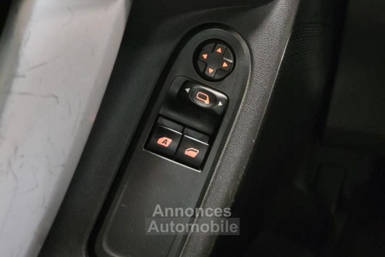 Citroen C3 Citroën 1.4i 73ch Attraction ATTELAGE Courroie Distri ok - <small></small> 4.990 € <small>TTC</small> - #17