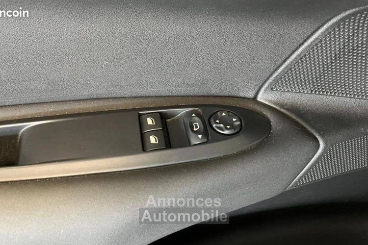 Citroen C4 Citroën 1.2 PURETECH 110ch LIVE + ATTELAGE KIT DISTRIBUTION NEUF - <small></small> 6.490 € <small>TTC</small> - #17