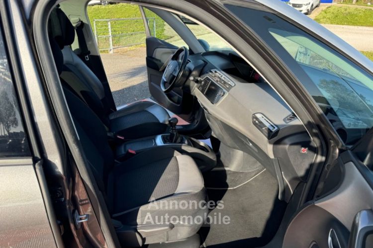 Citroen C4 GRAND SPACETOURER BlueHDi 130 BV6 SHINE Toit Pano GPS Caméra Attelage 7pl - <small></small> 14.450 € <small>TTC</small> - #18