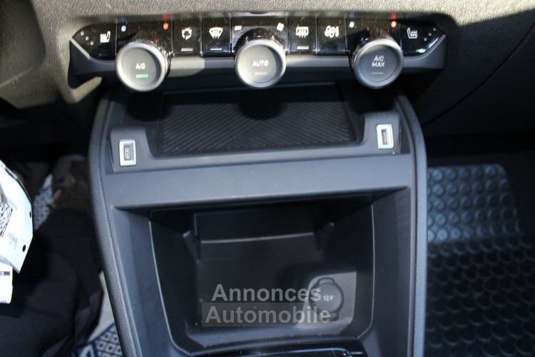 Citroen C4 PHASE 4 FEEL 130 CV ESSENCE GPS CARPLAY CAMÉRA FULL LED USB JA 18 BLUETOOTH RÉGULATEUR - <small></small> 21.500 € <small>TTC</small> - #17