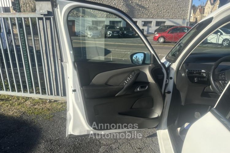 Citroen C4 Picasso 1.6 e-HDi FAP - 115 Intensive Gps + Clim + attelage - <small></small> 8.490 € <small>TTC</small> - #42