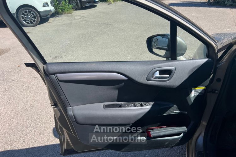 Citroen C4 VTi 120 Exclusive TOIT + SIÈGES MASSANTS + SON DENON - <small></small> 5.990 € <small>TTC</small> - #24