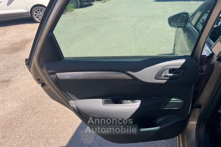 Citroen C4 VTi 120 Exclusive TOIT + SIÈGES MASSANTS + SON DENON - <small></small> 5.990 € <small>TTC</small> - #25