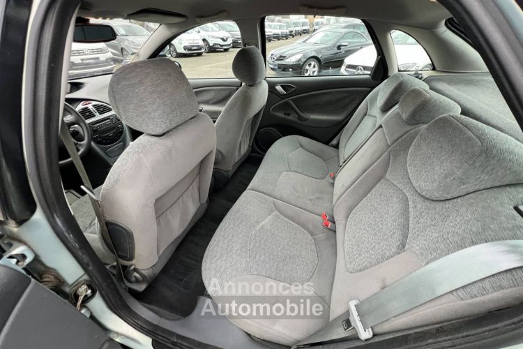 Citroen C5 Citroën 2.0 HDi 110ch Clim Régulateur Attelage - <small></small> 2.490 € <small>TTC</small> - #17