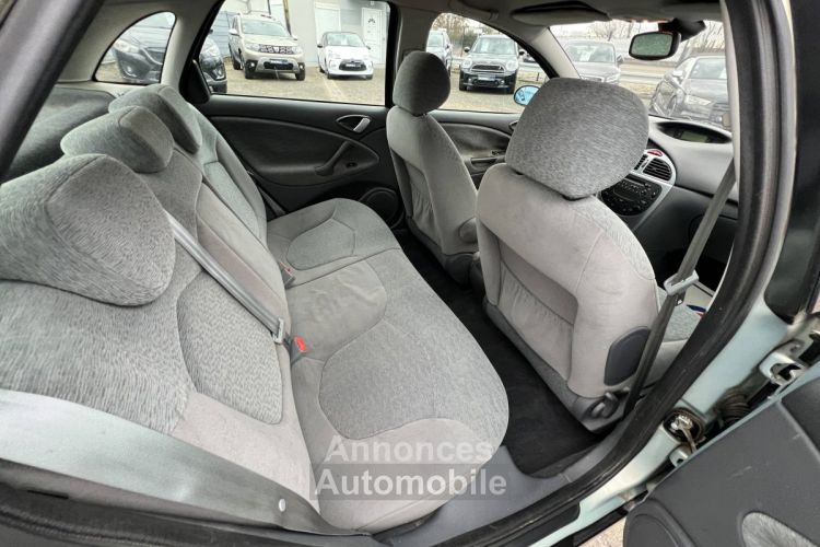 Citroen C5 Citroën 2.0 HDi 110ch Clim Régulateur Attelage - <small></small> 2.490 € <small>TTC</small> - #18