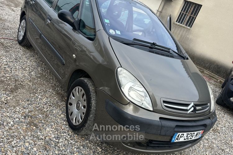 Citroen Xsara Picasso Belle Citroën Picasso  Moteur 1.6 hdi puissance 92cv Contrôle technique ok.  Distribution /embrayage /pneus neufs Clim chargée  Fermeture centralisée  - <small></small> 2.400 € <small></small> - #1