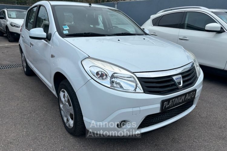 Dacia Sandero 1.4 MPI 75 Laureate ESS-GPL - <small></small> 3.990 € <small>TTC</small> - #1