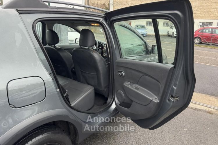 Dacia Sandero 1.5 dCi - 90 Bva Stepway Gps + Clim + Radar AR - <small></small> 12.490 € <small>TTC</small> - #12