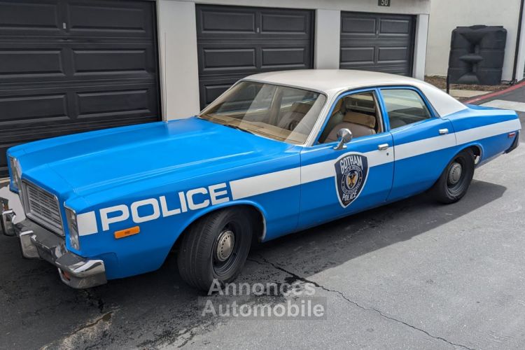 Dodge Monaco Sedan V8 Gotham Police, véritable voiture de cinéma - Prix sur Demande - #1