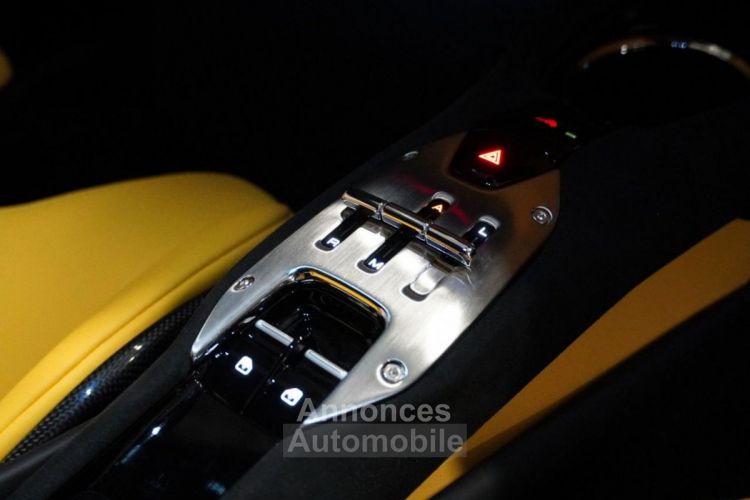 Ferrari 296 GTB TAILOR MADE - NOIR/JAUNE - 3.0 Turbo V6 Hybride 830 ch - <small></small> 324.990 € <small></small> - #13