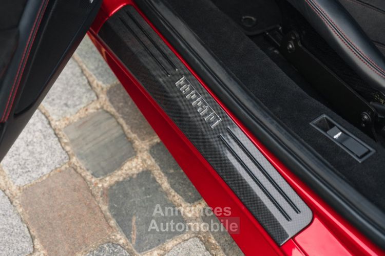 Ferrari 458 Spider *Rosso Fuoco, Atelier Spec* - <small></small> 249.000 € <small>TTC</small> - #18