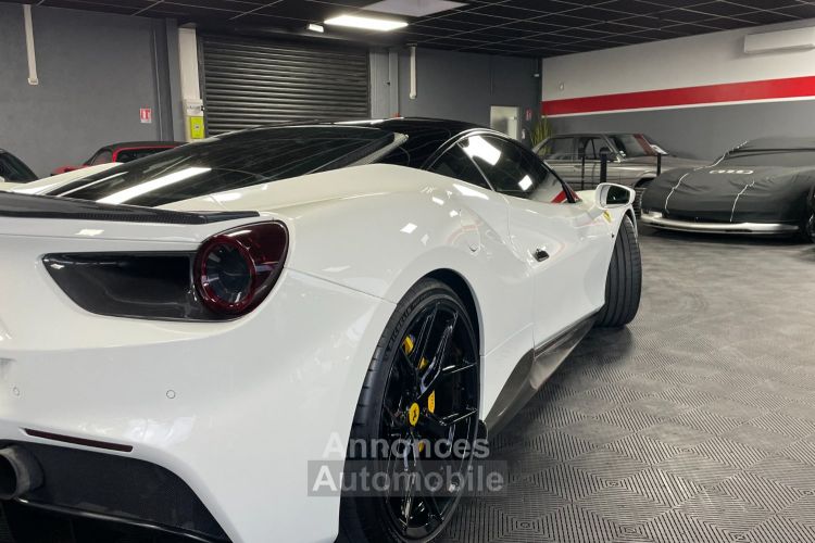 Ferrari 488 GTB - Origine France POZZI - Sièges Racing - Pack Carbone Extérieur Et Intérieur - Jupes Latérales Et Becquet AR Carbone Novitec - Gar. 12 Mois - <small></small> 219.900 € <small>TTC</small> - #10