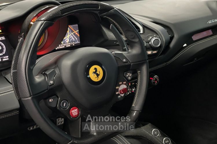 Ferrari 488 GTB - Origine France POZZI - Sièges Racing - Pack Carbone Extérieur Et Intérieur - Jupes Latérales Et Becquet AR Carbone Novitec - Gar. 12 Mois - <small></small> 219.900 € <small>TTC</small> - #28