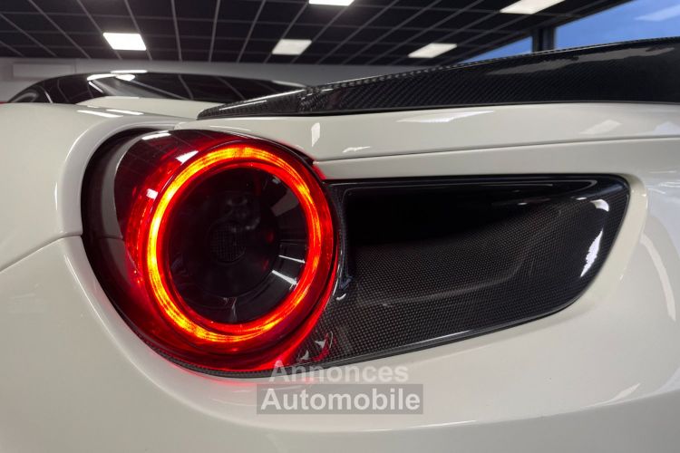 Ferrari 488 GTB - Origine France POZZI - Sièges Racing - Pack Carbone Extérieur Et Intérieur - Jupes Latérales Et Becquet AR Carbone Novitec - Gar. 12 Mois - <small></small> 219.900 € <small>TTC</small> - #16