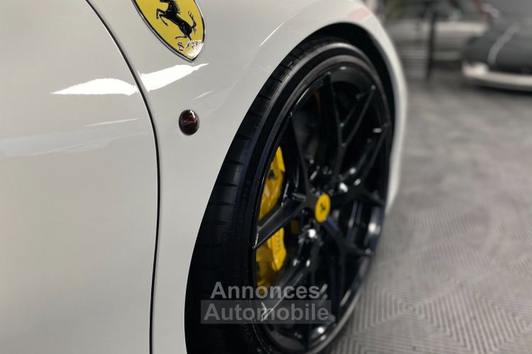 Ferrari 488 GTB - Origine France POZZI - Sièges Racing - Pack Carbone Extérieur Et Intérieur - Jupes Latérales Et Becquet AR Carbone Novitec - Gar. 12 Mois - <small></small> 219.900 € <small>TTC</small> - #21