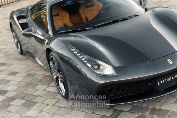 Ferrari 488 GTB *Grigio Silverstone & Cuoio* - <small></small> 224.900 € <small>TTC</small> - #30