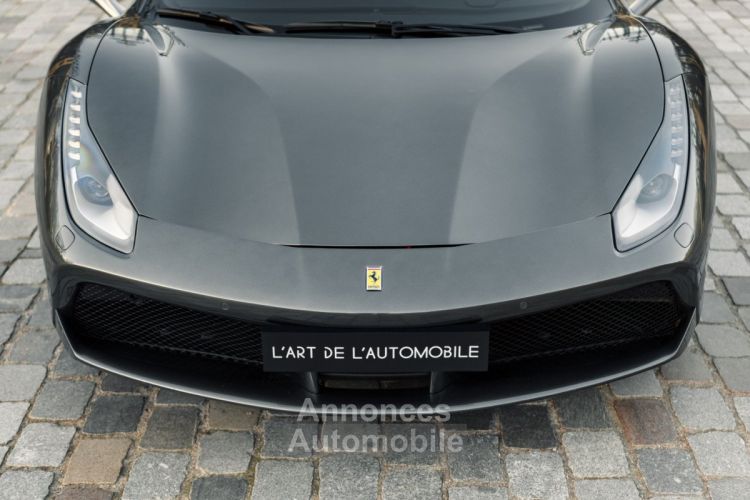 Ferrari 488 GTB *Grigio Silverstone & Cuoio* - <small></small> 224.900 € <small>TTC</small> - #31