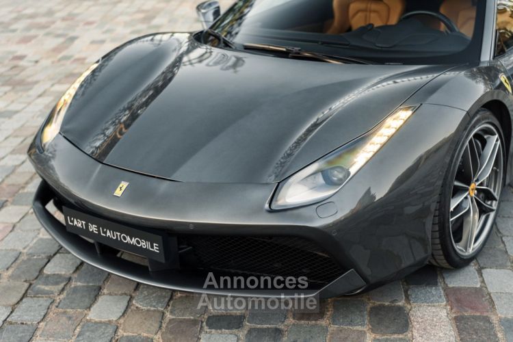 Ferrari 488 GTB *Grigio Silverstone & Cuoio* - <small></small> 224.900 € <small>TTC</small> - #33