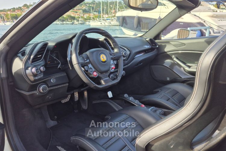 Ferrari 488 Spider MAGNIFIQUE FERRARI 488 SPIDER 3.9 T V8 670ch PLUS DE 70Ke D'OPTIONS JBL LIFT CARBONE INT + EXT ECHAP. FULL IPE LED DISPLAY CAMERA AVANT ET ARRIERE RAC - <small></small> 249.990 € <small>TTC</small> - #26