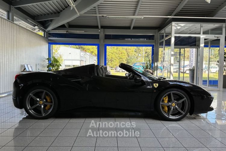 Ferrari 488 Spider V8 3.9 670 ch  Carbon Céramic * LIFT * entretien Ferrari de 7 ans jusqu'au 05/2025 ° Garantie Ferrari Approved 10 mois Reconductible - <small></small> 285.990 € <small>TTC</small> - #4