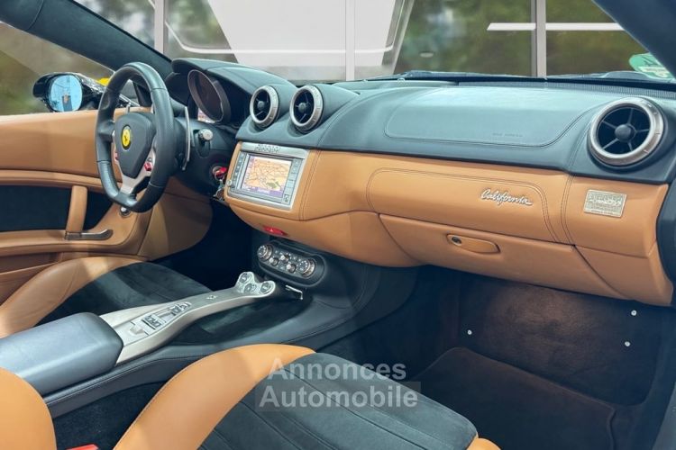 Ferrari California V8 4.3 L 460 Climatisation automatique bizone Écran tactile Régulateur de vitesse Garantie Power15 chez Ferrari possible ! - <small></small> 119.990 € <small>TTC</small> - #17