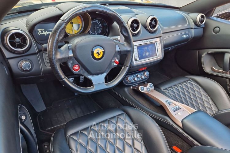 Ferrari California V8 4.3 L 460 Climatisation automatique bizone Pack sport  Sièges sport et chauffants Garantie FERRARI Approved 08/2024 Reconductible ! - <small></small> 132.990 € <small>TTC</small> - #19