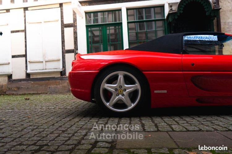 Ferrari F355 F 355 Spider Boîte Mécanique Très bel état général Carnet d'entretien et factures - <small></small> 89.900 € <small>TTC</small> - #4