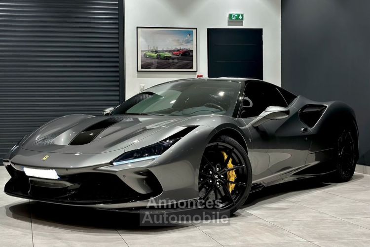 Ferrari F8 Tributo COUPE 3.9 Bi-TURBO V8 720 CH PACK CARBONE JBL LIFT CARPLAY DAYTONA RACING JA PISTA CAMÉRA DISPLAY PASSAGER 8 500 KMS 1ER MAIN FRANÇAISE - <small></small> 335.990 € <small>TTC</small> - #1