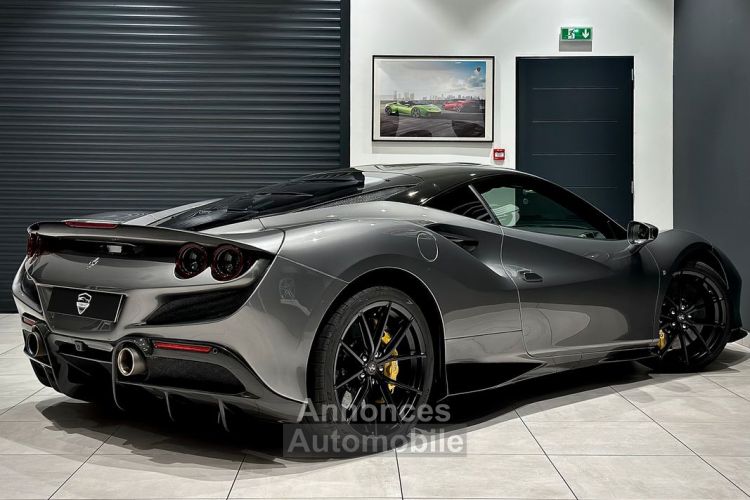 Ferrari F8 Tributo COUPE 3.9 Bi-TURBO V8 720 CH PACK CARBONE JBL LIFT CARPLAY DAYTONA RACING JA PISTA CAMÉRA DISPLAY PASSAGER 8 500 KMS 1ER MAIN FRANÇAISE - <small></small> 335.990 € <small>TTC</small> - #3