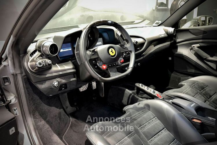 Ferrari F8 Tributo COUPE 3.9 Bi-TURBO V8 720 CH PACK CARBONE JBL LIFT CARPLAY DAYTONA RACING JA PISTA CAMÉRA DISPLAY PASSAGER 8 500 KMS 1ER MAIN FRANÇAISE - <small></small> 335.990 € <small>TTC</small> - #4