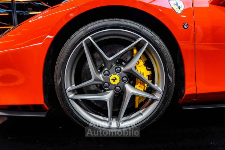 Ferrari F8 Tributo SPIDER 3.9 720 DCT - <small></small> 384.900 € <small>TTC</small> - #17