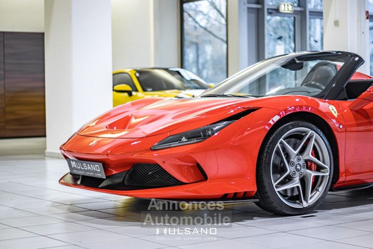 Ferrari F8 Tributo Spider PREMIERE MAIN GARANTIE FERRARI 2026 CARBON LIFT CAMERA AVANT ARRIERE - <small></small> 338.000 € <small>TTC</small> - #9