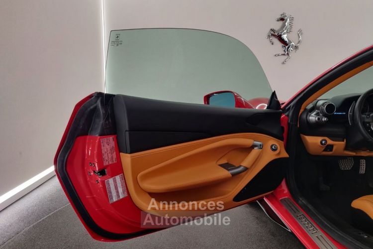 Ferrari F8 Tributo V8 3.9 721 ch  Céramic * LIFT * 1èreM * entretien Ferrari de 7 ans jusqu'au 08/2027 * Garantie Ferrari Approved 24 mois Reconductible - <small></small> 299.990 € <small>TTC</small> - #2