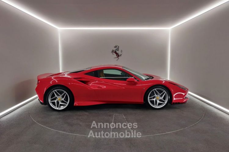 Ferrari F8 Tributo V8 3.9 721 ch  Céramic * LIFT * 1èreM * entretien Ferrari de 7 ans jusqu'au 08/2027 * Garantie Ferrari Approved 24 mois Reconductible - <small></small> 299.990 € <small>TTC</small> - #5