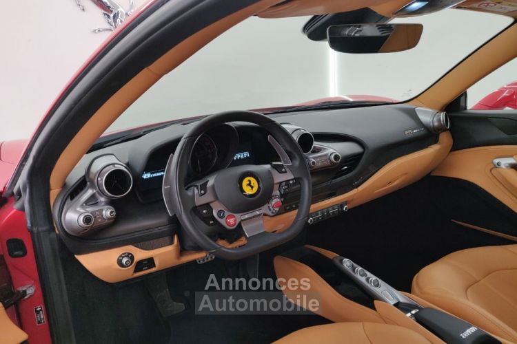 Ferrari F8 Tributo V8 3.9 721 ch  Céramic * LIFT * 1èreM * entretien Ferrari de 7 ans jusqu'au 08/2027 * Garantie Ferrari Approved 24 mois Reconductible - <small></small> 299.990 € <small>TTC</small> - #10